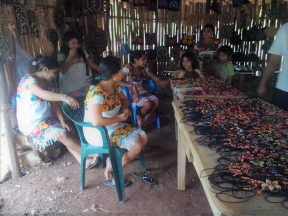 Una visita que realicé en una comunidad maya en Quintana Roo. Venta artesanal, local!